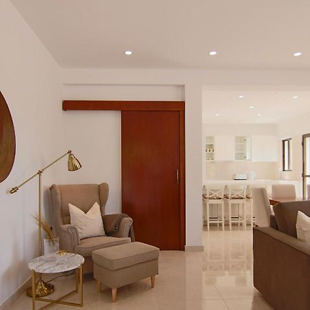 Phaedrus Living: City View Luxury Flat Androcleous Paphos Esterno foto